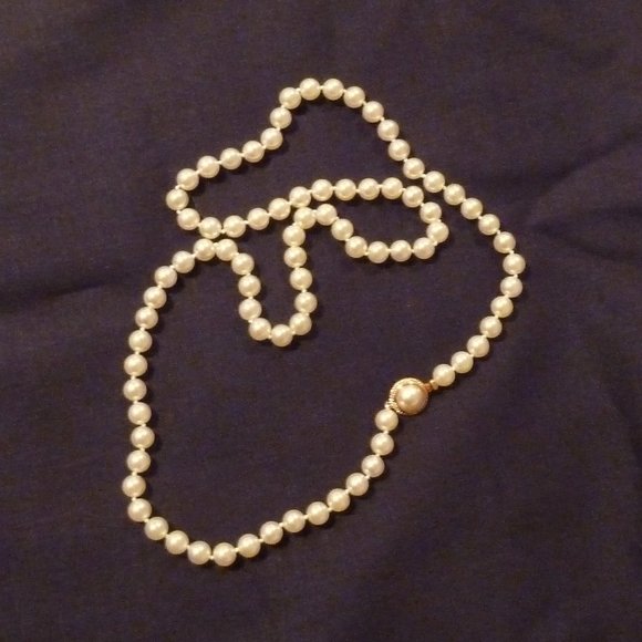 Faux Pearl Necklace c.1987 Rarely Worn - Picture 3 of 3